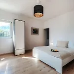 Jolie - By Myhomeincomo Pianello Del Lario