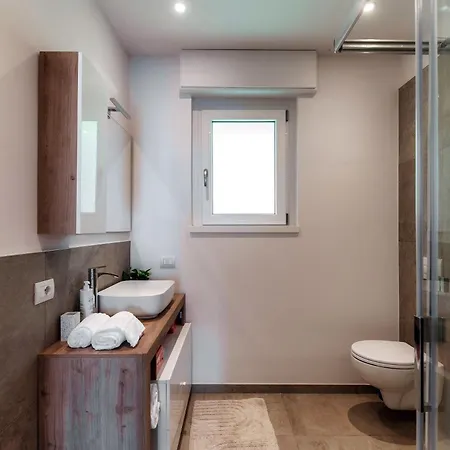 Jolie - By Myhomeincomo