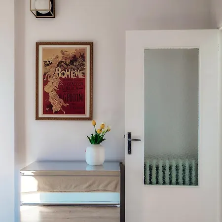 Jolie - By Myhomeincomo