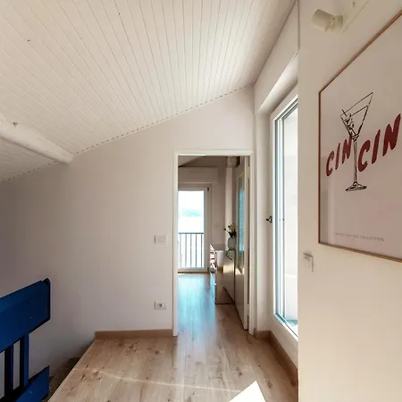 Jolie - By Myhomeincomo Vila *