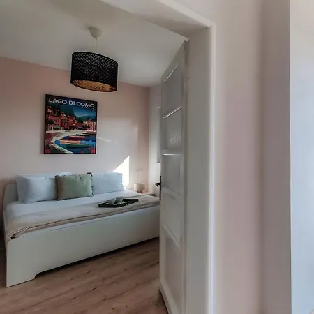 Jolie - By Myhomeincomo Vila *