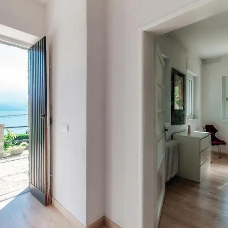 Jolie - By Myhomeincomo * Pianello Del Lario