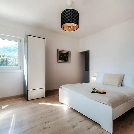 Jolie - By Myhomeincomo Pianello Del Lario