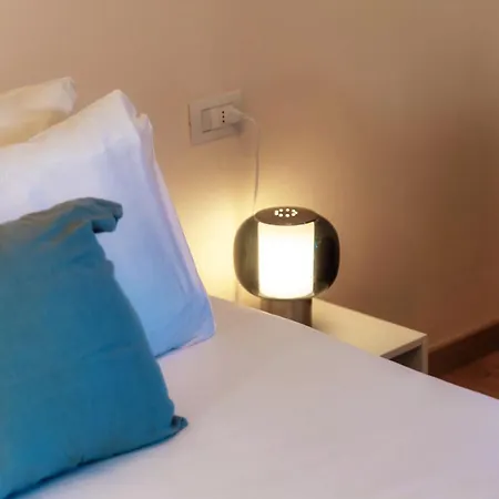 Jolie - By Myhomeincomo *