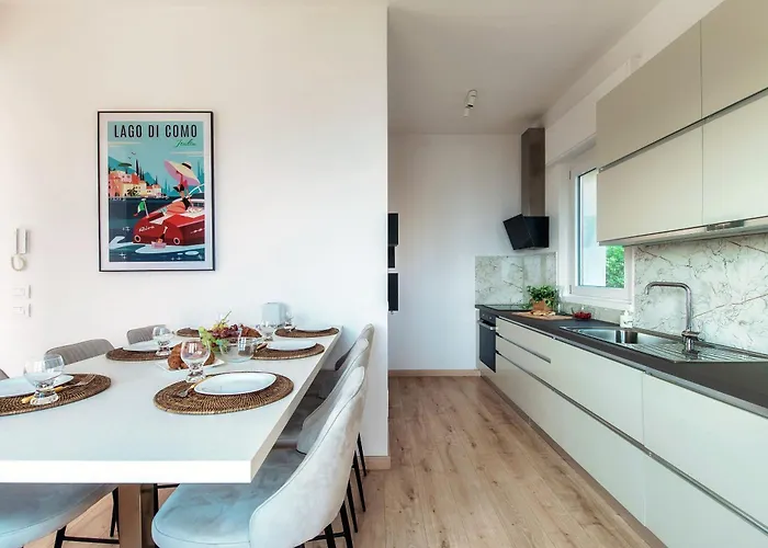 Jolie - By Myhomeincomo Villa *