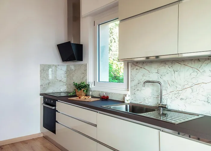 Jolie - By Myhomeincomo