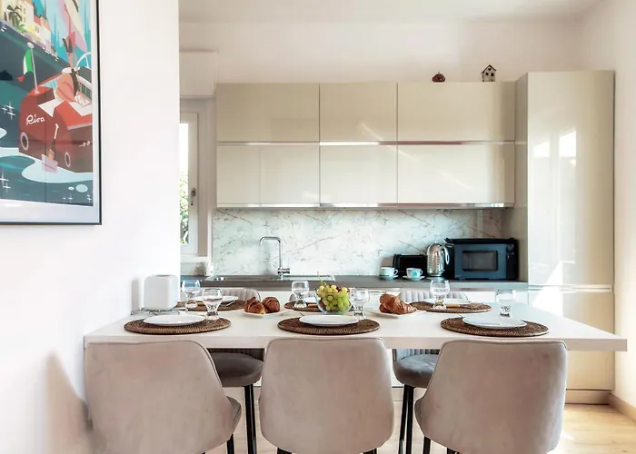 Jolie - By Myhomeincomo * Pianello Del Lario