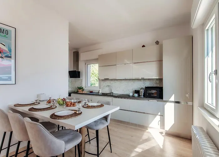 Jolie - By Myhomeincomo Villa *