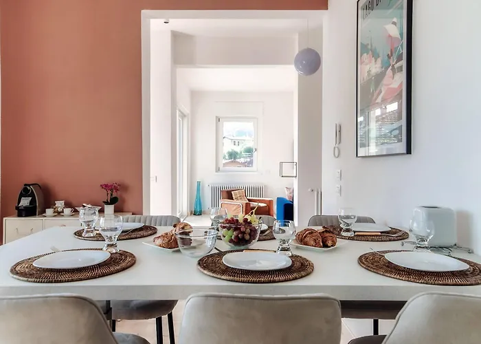 Villa Jolie - By Myhomeincomo *