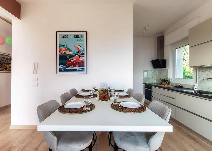 Villa Jolie - By Myhomeincomo *