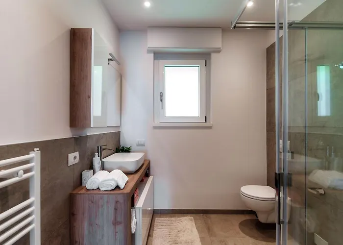 Jolie - By Myhomeincomo