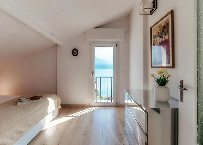 Jolie - By Myhomeincomo Pianello Del Lario