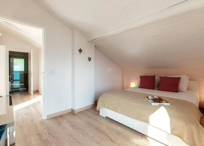 Jolie - By Myhomeincomo Вилла Pianello Del Lario