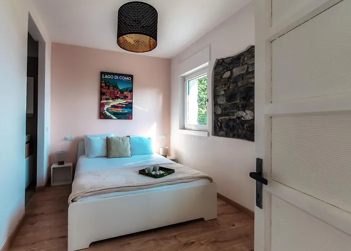 Jolie - By Myhomeincomo * Pianello Del Lario