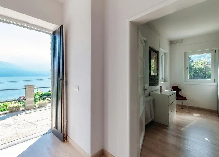 Jolie - By Myhomeincomo * Pianello Del Lario