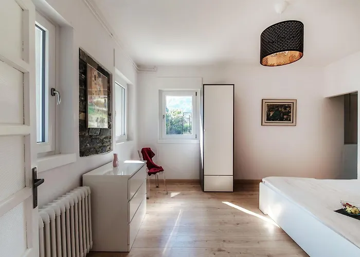 Jolie - By Myhomeincomo * Pianello Del Lario