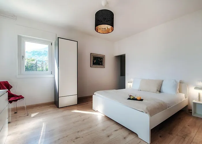 Jolie - By Myhomeincomo Pianello Del Lario