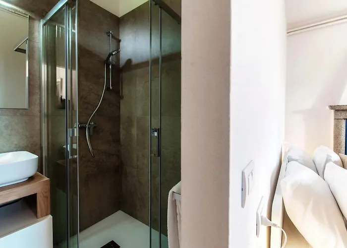 Jolie - By Myhomeincomo * Pianello Del Lario