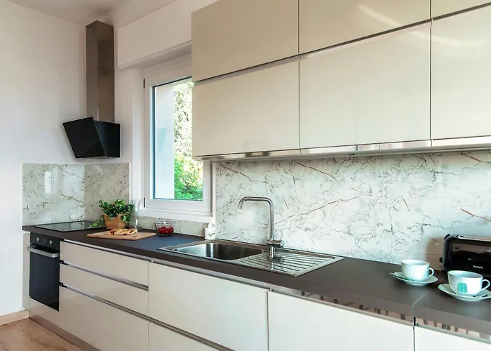 Jolie - By Myhomeincomo * Pianello Del Lario