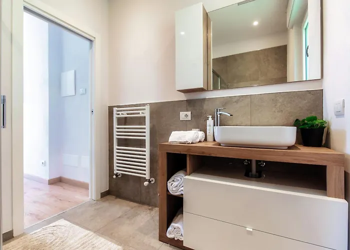 Jolie - By Myhomeincomo * Pianello Del Lario