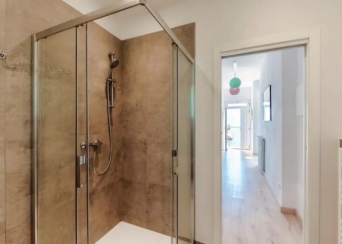 Jolie - By Myhomeincomo * Pianello Del Lario